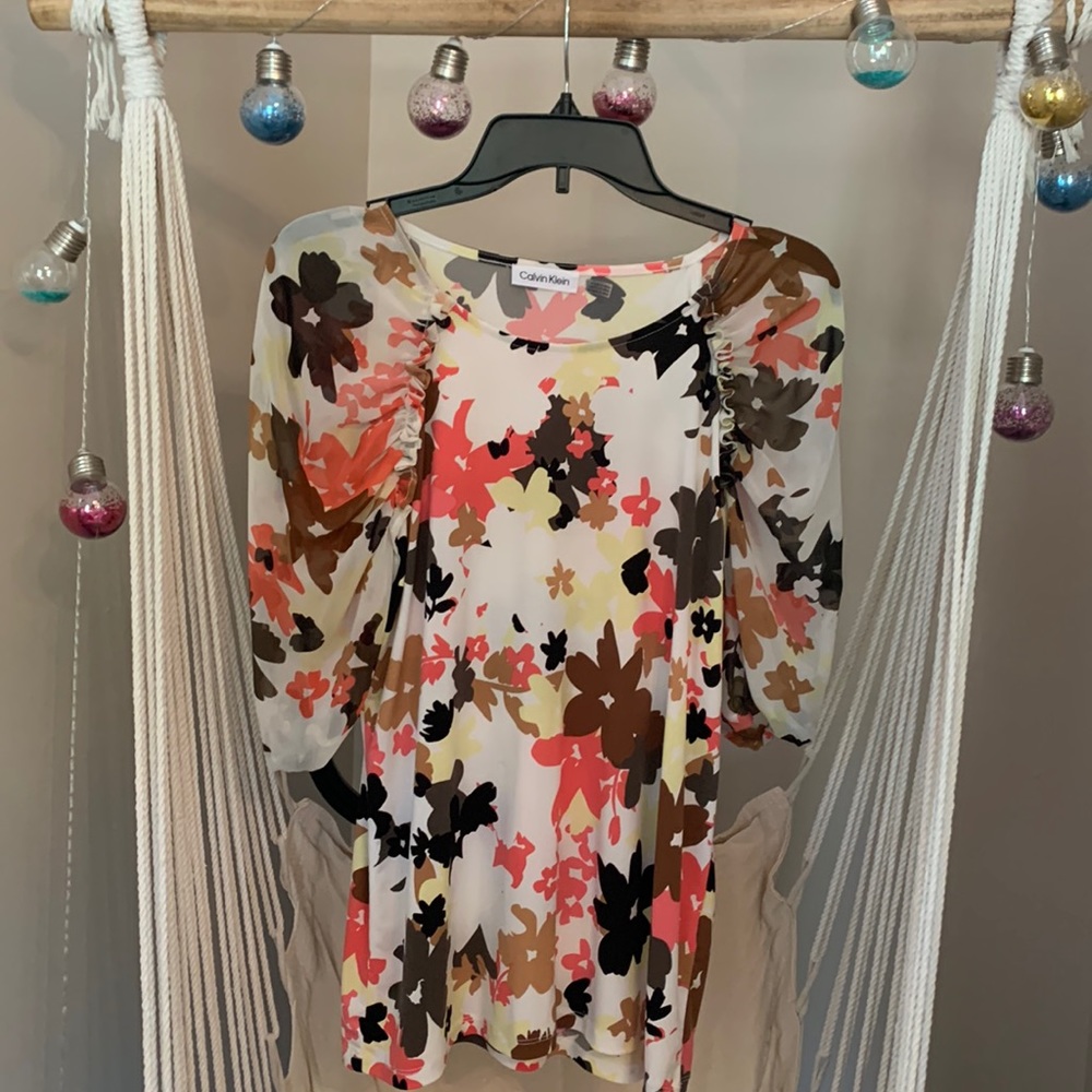 2/$15 Calvin Klein- Floral print Women’s Blouse Size Medium - Picture 1 of 6